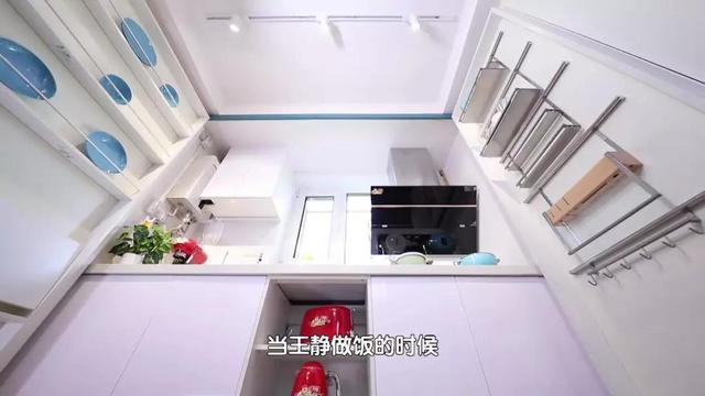 安博体育官方网一扇隐形门让50㎡小屋呈现“冰箱式”厨房！(图3)