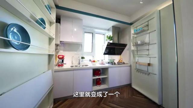 安博体育官方网一扇隐形门让50㎡小屋呈现“冰箱式”厨房！(图1)